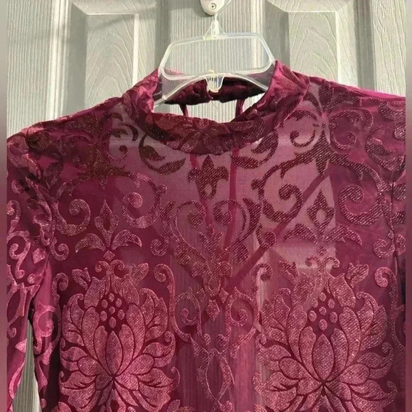 Iris dress with long sleeves in burgundy with raised pattern velvet touch Large - Picture 3 of 13